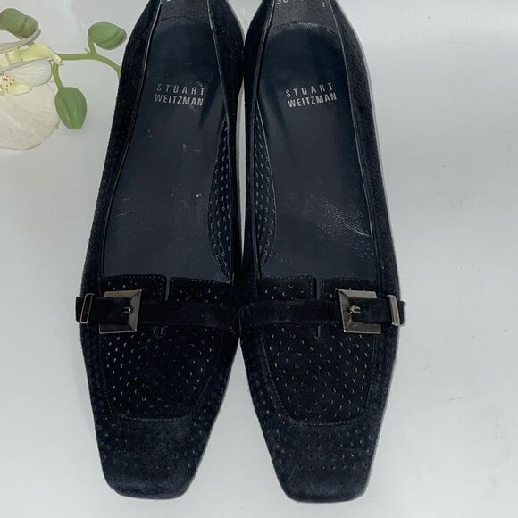 Elegant Stuart Weitzman Black Suede Kitten Heels - Picture 5 of 6